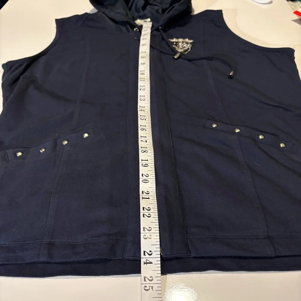 Dolcezza Navy Hooded Vest with anchor and Chain Details, approx Size XL - Picture 9 of 9